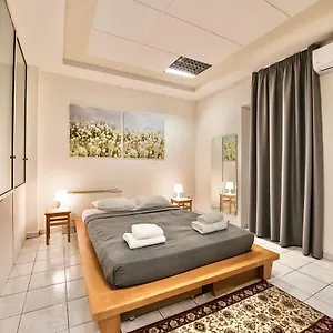qr-icarus-200-sqm-aristotelous-penthouse-with-city-view.hotels-of-thessaloniki.com/