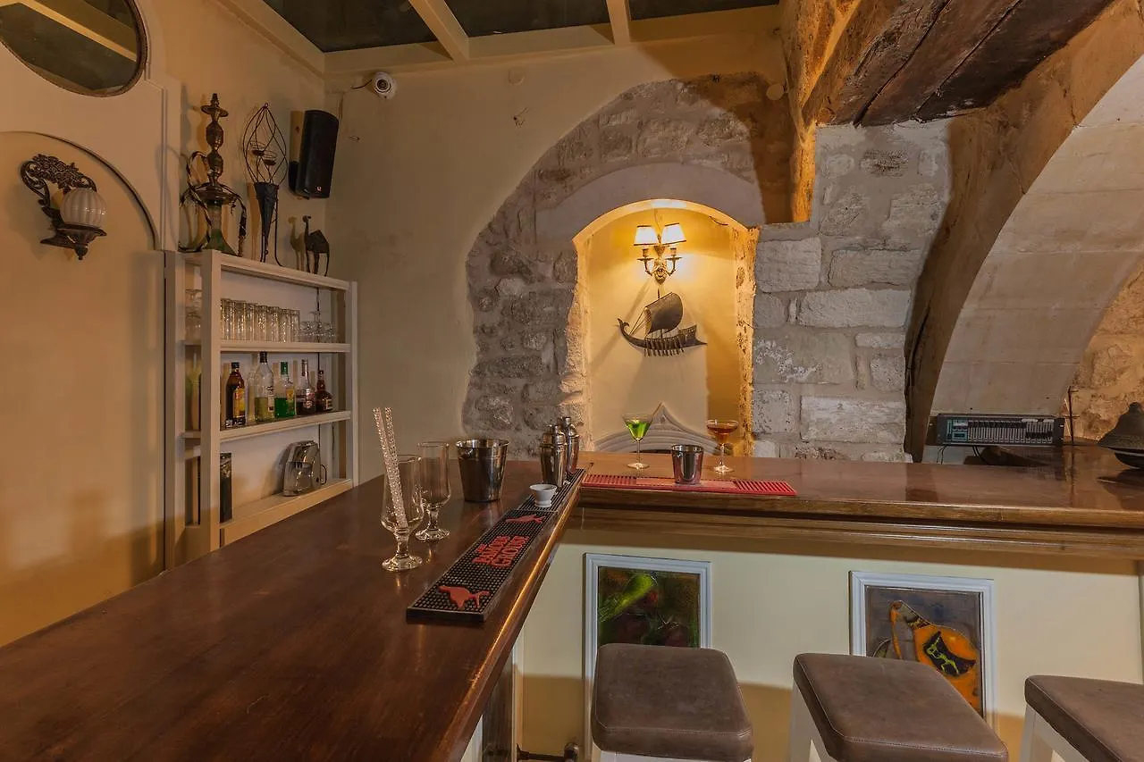 Hamam Oriental Suites Rethymno 2*,